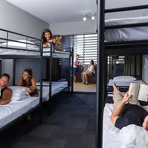 gilligans-backpacker-hotel-and-resort.queenslandhotels.net/